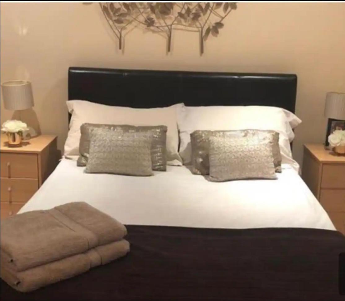 Double Bedroom In A Sharing