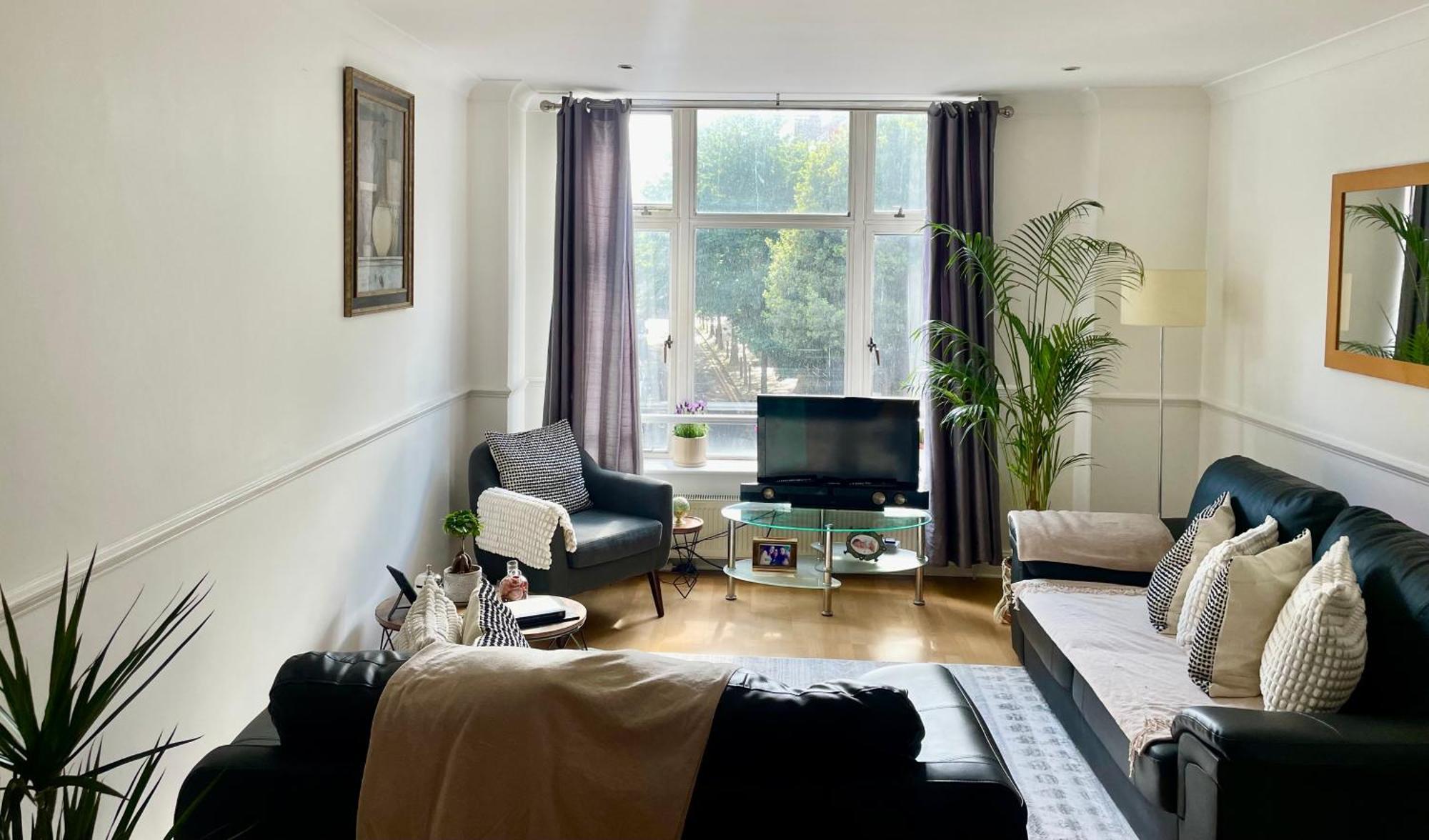 Double Bedroom In A Sharing Apartment London
